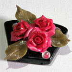 オーブン粘土の赤バラのブローチ